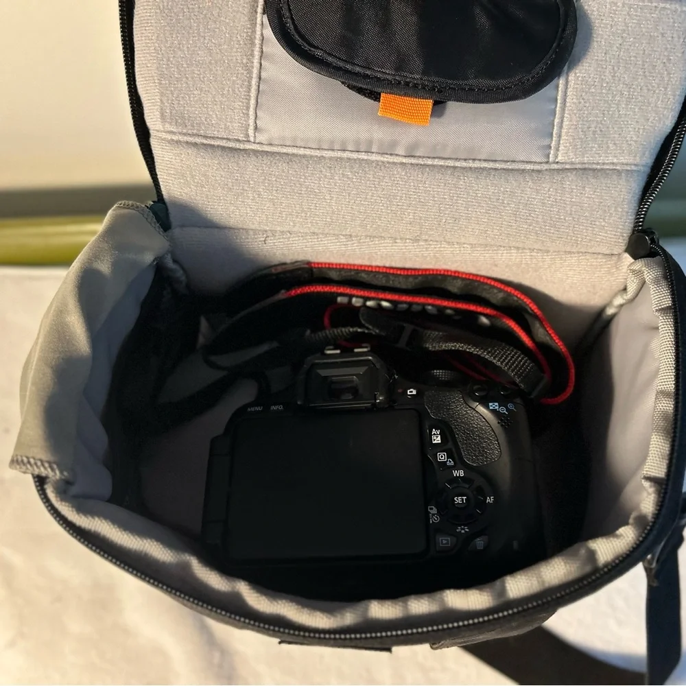 Canon t3i, lense, flash, charger, camera case bundle